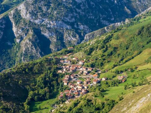 Tresviso-Cueto de la Cerralosa (1.559 m)